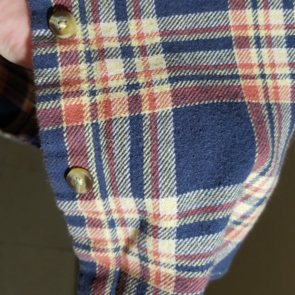 MOVING SALE- Womens Flannel - Picture 2 of 3